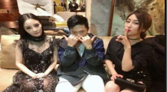 吃瓜群众看娱乐新闻直播